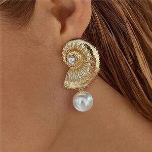 Gold Conch Shell Pearl Earrings | Ocean-Inspired Dangle Earrings